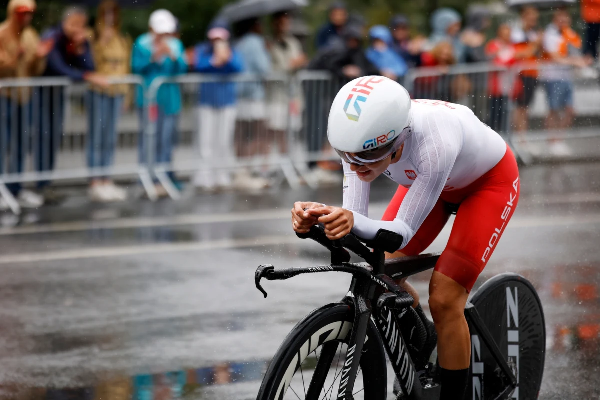 Nieudany występ polskich kolarek w jeździe indywidualnej na czas.  W skrajnie niekorzystnych warunkach Agnieszka Skalniak-Sójka zajęła 12. miejsce, a Marta Lach - 18. "Dałam z siebie, ile mogłam" - powiedziała Skalniak-Sójka, przyznając, ze liczyła na lepszy rezultat. Niestety Polka zaliczyła wywrotkę na 13 kilometrze trasy.