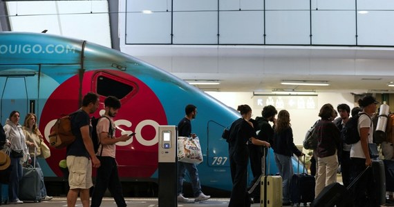 Kursowanie pociągów ekspresowych TGV w niektórych regionach Francji może być zakłócone aż do poniedziałku - zapowiedziało szefostwo tamtejszych kolei państwowych. To pokłosie piątkowych celowych podpaleń infrastruktury kolejowej, które uniemożliwiły podróż 800 tys. osób.