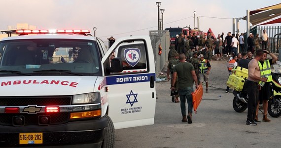 Dzieciaki grały w piłkę, kiedy na boisko spadła rakieta wystrzelona z Libanu. Efekt? Co najmniej 11 zabitych i ponad 30 rannych. Izraelska armia o atak oskarżyła Hezbollah, ale ten zaprzeczył, by był odpowiedzialny za masakrę na Wzgórzach Golan. Z oświadczenia nic sobie nie robi Tel Awiw, który już zapowiedział odwet, a szef izraelskiej dyplomacji wprost powiedział, że "państwo żydowskie zbliża się do otwartej wojny z Hezbollahem i Libanem".