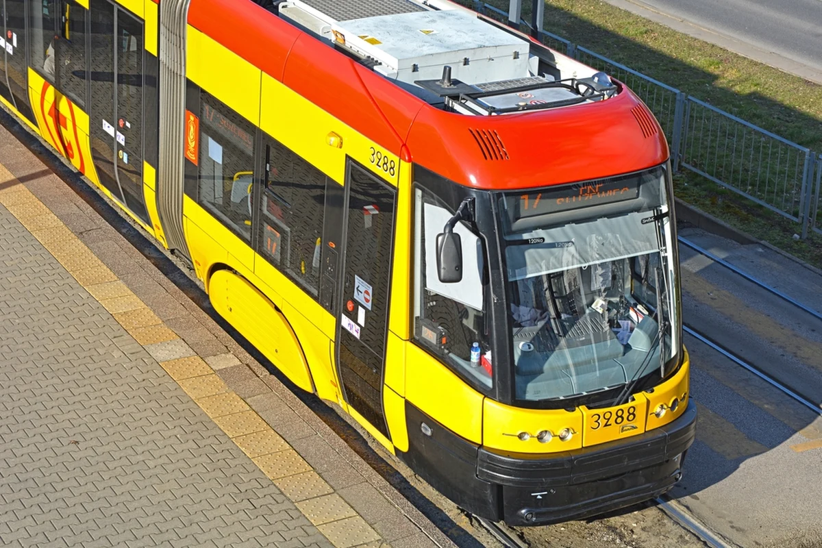 Tramwaje nie pojadą m.in. ul. Spacerową i Puławską. Wszystko przez kolejny etap prac związanych z budową tramwaju do Wilanowa. Utrudnienia dla pasażerów potrwają do 1 września. 