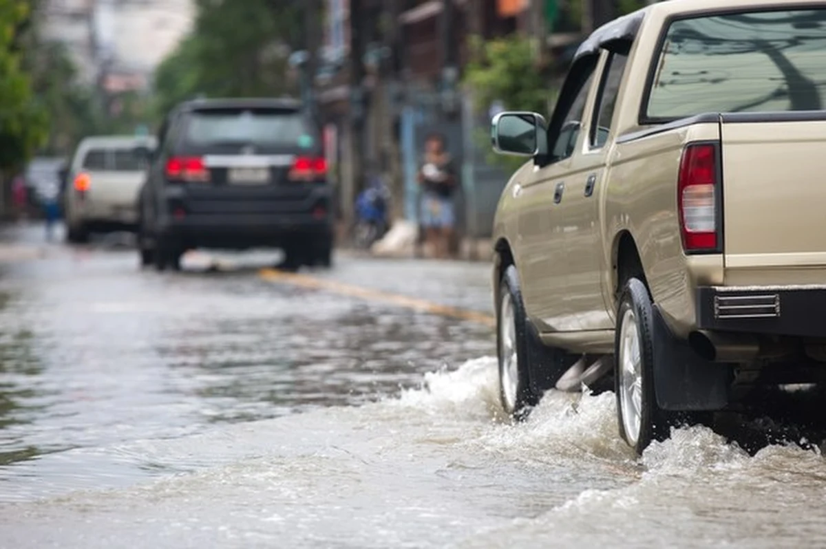 Nowe zbiorniki retencyjne, przebudowa kanalizacji deszczowej - takie inwestycje czekają Olsztyn w najbliższym czasie. Mają one na celu m.in. gromadzenie wody, którą będzie można wykorzystać choćby do nawadniania zieleni miejskiej - informuje olsztyński magistrat.