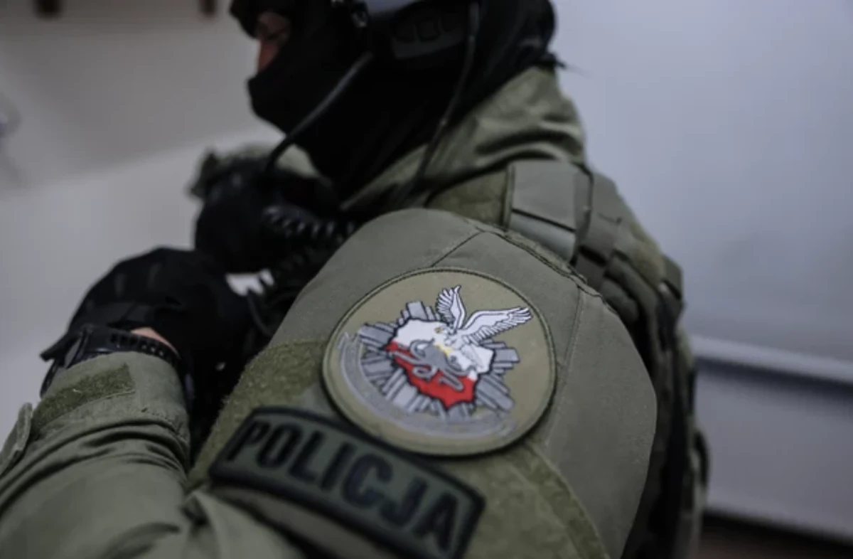 Prawie 10 ton suszu tytoniowego i krajanki tytoniowej, ponad tysiąc opakowań na papierosy, gilzy różnych marek, 200 kg tytoniowych odpadów poprodukcyjnych - zabezpieczyła policja na Śląsku. Straty Skarbu Państwa oszacowano na ponad 6,5 milionów złotych.