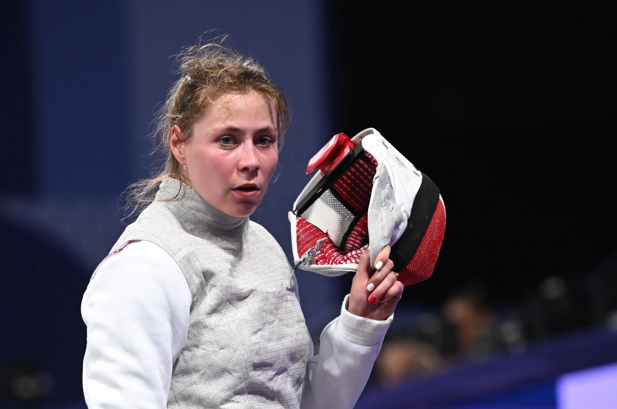 ​Julia Walczyk-Klimaszyk przegrała z niżej notowaną Kanadyjką Eleanor Harvey 6:15 i odpadła w 1/8 finału turnieju indywidualnego florecistek w igrzyskach olimpijskich w Paryżu. Wcześniej wyeliminowane zostały Hanna Łyczbińska i Martyna Jelińska.