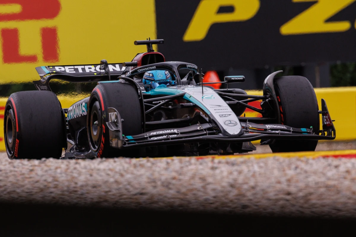 George Russell z Mercedesa został zdyskwalifikowany i stracił zwycięstwo w wyścigu Formuły 1 o Grand Prix Belgii na torze Spa-Francorchamps. Po kontroli stwierdzono, że masa jego bolidu była niższa od dopuszczalnego minimum. Triumfatorem ogłoszono drugiego na mecie Brytyjczyka Lewisa Hamiltona.