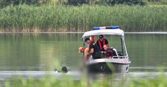 Na jeziorze Niegocin w woj. warmińsko-mazurskim przewróciła się żaglówka. Do wody wpadły dwie osoby - mężczyzna i kobieta. Niestety, życia 74-latka nie udało się uratować.