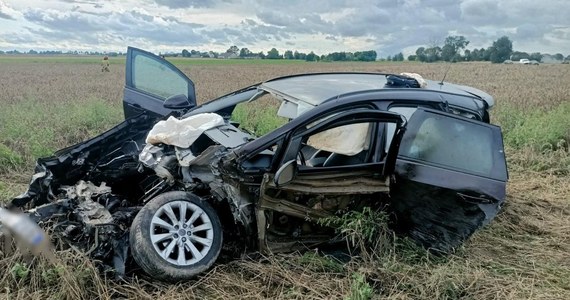 Samochód osobowy wjechał pod pociąg relacji Olsztyn - Wrocław na niestrzeżonym przejeździe kolejowym w Gronówku k. Torunia. Dwoje dzieci trafiło do szpitala.