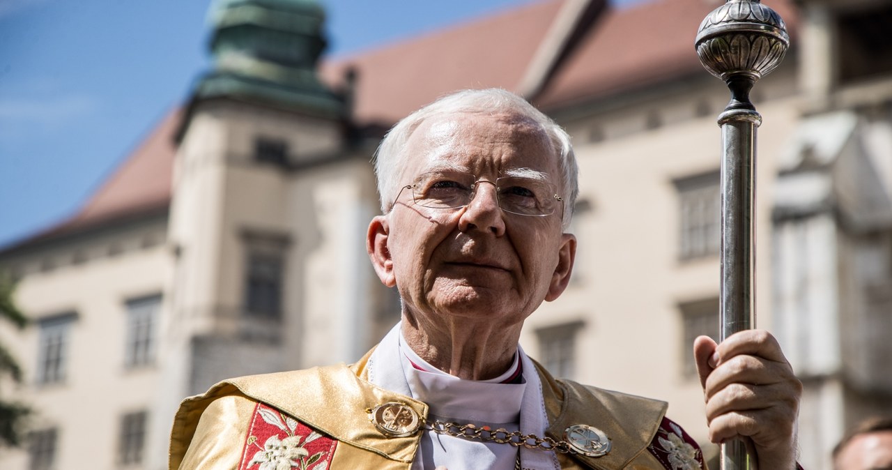  Arcybiskup nie szczędził słów o scenie z Paryża. Prymitywna propaganda