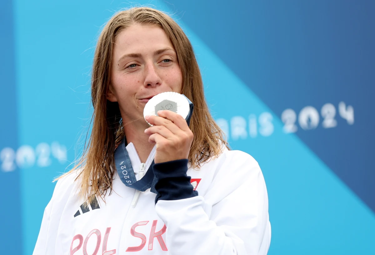 "Ten medal cały czas wydaje się nierealny. Zobaczyłam tylu ludzi i pomyślałam: lecimy z tym" - powiedziała Klaudia Zwolińska po zdobyciu srebrnego medalu olimpijskiego w slalomie K1. Kajakarka górska przyznała, że musi teraz rozładować emocje, bo przed nią jeszcze jeszcze kolejne występy w Paryżu.