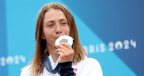 "Ten medal cały czas wydaje się nierealny. Zobaczyłam tylu ludzi i pomyślałam: lecimy z tym" - powiedziała Klaudia Zwolińska po zdobyciu srebrnego medalu olimpijskiego w slalomie K1. Kajakarka górska przyznała, że musi teraz rozładować emocje, bo przed nią jeszcze jeszcze kolejne występy w Paryżu.