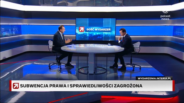 Państwowa Komisja Wyborcza ma w środę podjąć decyzję ws. subwencji Prawa i Sprawiedliwości. Partia Jarosława Kaczyńskiego może stracić nawet 25 mln złotych rocznie. Chodzi o nieprawidłowości w finansowaniu kampanii przed wyborami parlamentarnymi w 2023 roku. - Gdyby to ode mnie zależało, to nie dość, że bym odebrał, to jeszcze kazałbym zwrócić subwencję, którą dostali w poprzedniej kadencji. Oni oprócz subwencji wyborczej, darowizn, składek członkowskich mieli turbodoładowanie z pieniędzy publicznych i garściami, żeby nie powiedzieć ciężarówkami, wywozili pieniądze z Funduszu Sprawiedliwości, z Lasów Państwowych i poszczególnych resortów. To jest po prostu nielegalne - powiedział Tomasz Trela w ''Gościu Wydarzeń''. Odpowiedział również na zapowiedzi polityków PiS, którzy odgrażają się, że gdy przejmą władzę, odbiorą subwencje obecnie rządzącym partiom. - Oni mówią o rewanżyzmie, a ja mówię o faktach - dodał. Trela przyznał, że przed rokiem był na pikniku promującym "Program 500 plus", gdzie widział wszystkich kandydujących w wyborach polityków PiS. - Nie mam nic przeciwko organizowaniu pikników dla rodzin, ale niech biorą w nich udział urzędnicy, a nie politycy, którzy się promują - podkreślił. - Mówią, że pikniki kosztowały 150 tys. złotych... Pikniki kosztowały 30 tys., a reszta "lewej kasy" szła na banery, ulotki, plakaty. Jak ja miałem 100 banerów, to oni mieli 1000, 10000 banerów - tłumaczył. 