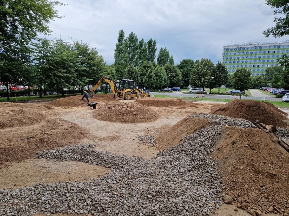 Ma blisko 900 metrów kw. i swoim ukształtowaniem przypomina Czerwoną Planetę. W Krakowie powstał  Marsyard - miejsce, w którym przyszli inżynierowie kosmiczni będą uczyć się jazdy robotami po innej planecie i w którym we wrześniu odbędą się zawody European Rover Challenge.