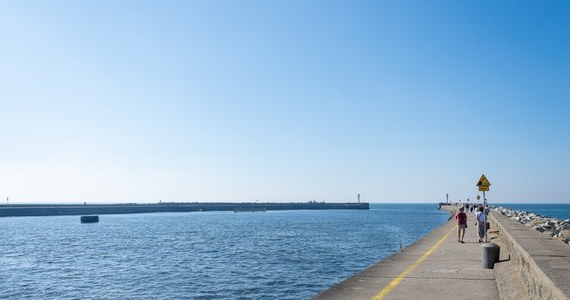 Po 10 godzinach zakończyła się akcja ratunkowa w Ustce. Jacht z załogą od pierwszej w nocy nie mógł wpłynąć do portu, przed g. 11.00 udało się. Na pokładzie było 6 osób.     

