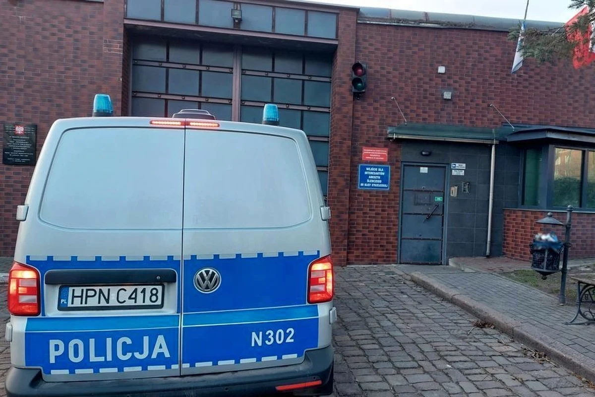 Policjanci z Sopotu zatrzymali 48-latka, który był poszukiwany listem gończym za kierowanie autem po pijanemu. Mężczyzn przyjechał z Niemiec do Sopotu i przygotowywał się do własnego ślubu. Został zatrzymany kilka dni przed ceremonią. 