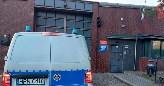 Policjanci z Sopotu zatrzymali 48-latka, który był poszukiwany listem gończym za kierowanie autem po pijanemu. Mężczyzn przyjechał z Niemiec do Sopotu i przygotowywał się do własnego ślubu. Został zatrzymany kilka dni przed ceremonią. 