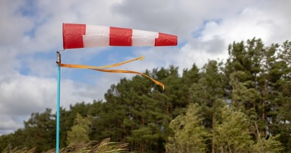 Instytut Meteorologii i Gospodarki Wodnej wydał ostrzeżenia pierwszego stopnia przed silnym wiatrem z zachodu i północnego zachodu. Alert przed nawałnicami wydało wczoraj też Rządowe Centrum Bezpieczeństwa (RCB).