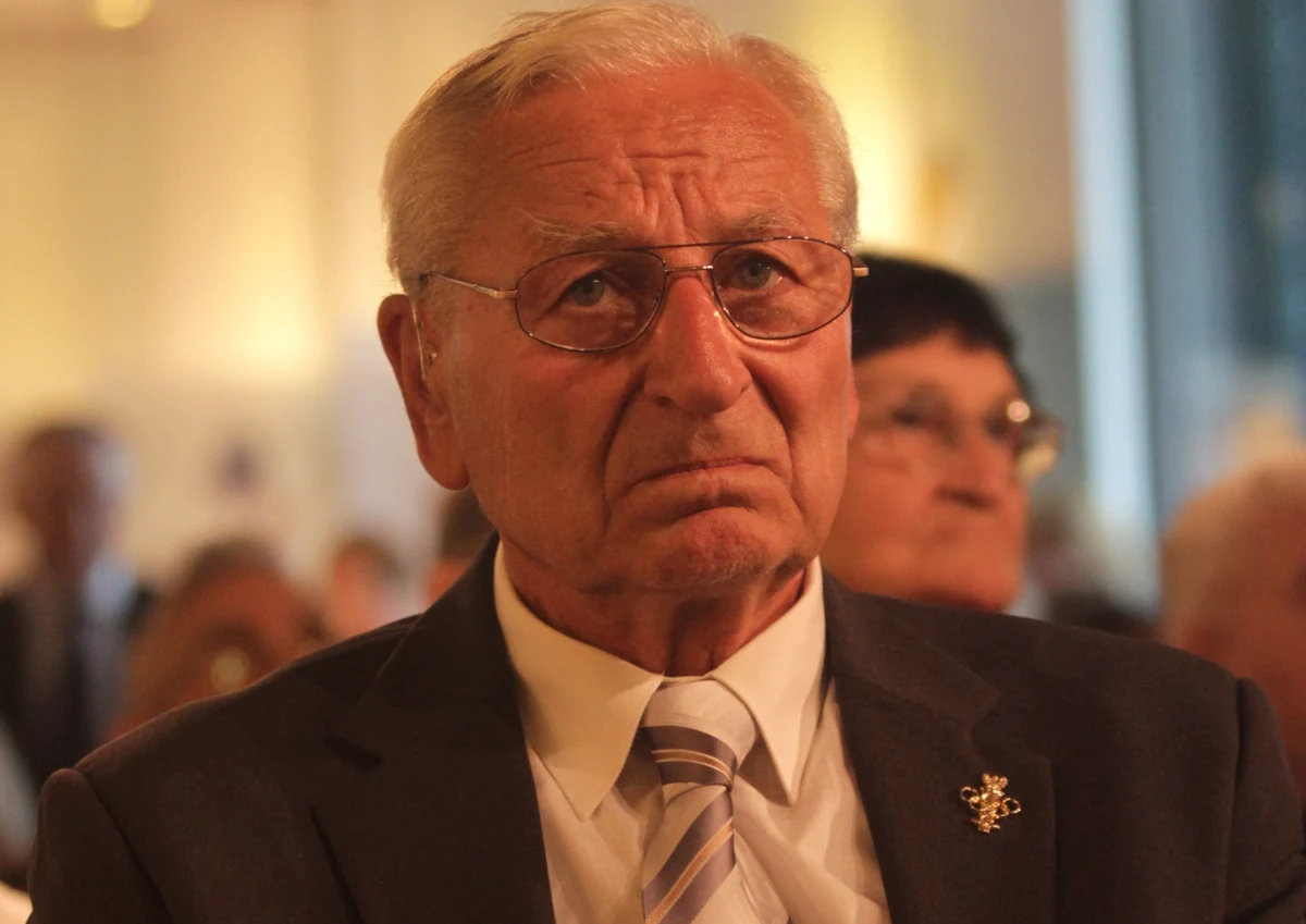 W nocy z niedzieli na poniedziałek w wieku 89 lat zmarł Józef Szmidt, mistrz olimpijski w trójskoku z 1960 i 1964 roku, były rekordzista świata (17.03), dwukrotny złoty medalista mistrzostw Europy - poinformował Polski Związek Lekkiej Atletyki.