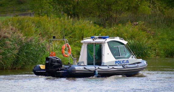 W poniedziałek w Dzikiej Ochli w Zielonej Górze w woj. lubuskim utonął mężczyzna. Mimo reanimacji nie udało się go uratować. Policja przypomina, że na całej Dzikiej Ochli obowiązuje zakaz kąpieli.
