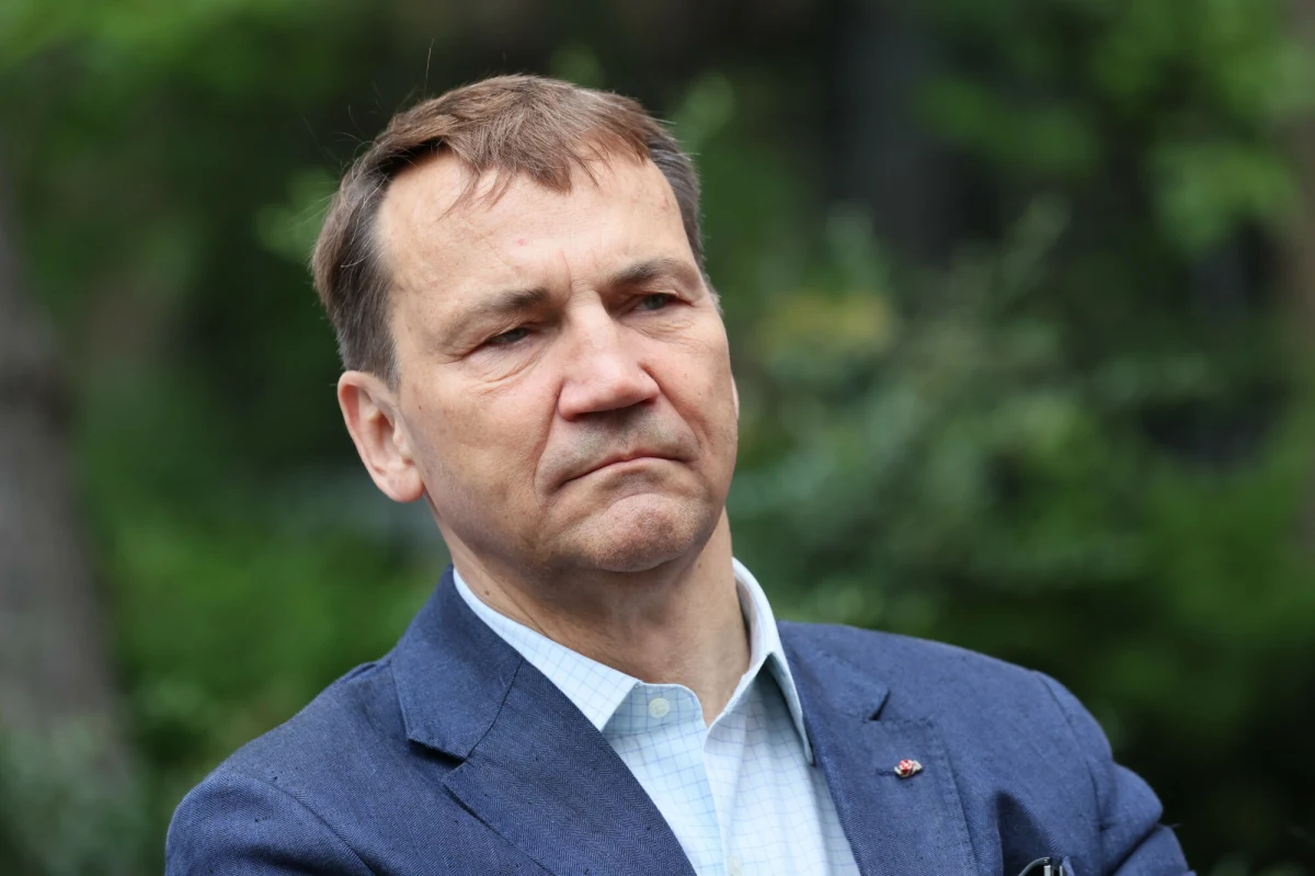 Minister spraw zagranicznych Radosław Sikorski przekazał w poniedziałek Sekretarz Generalnej Zgromadzenia Parlamentarnego Rady Europy listę trojga kandydatów na urząd Sędziego Europejskiego Trybunału Praw Człowieka.