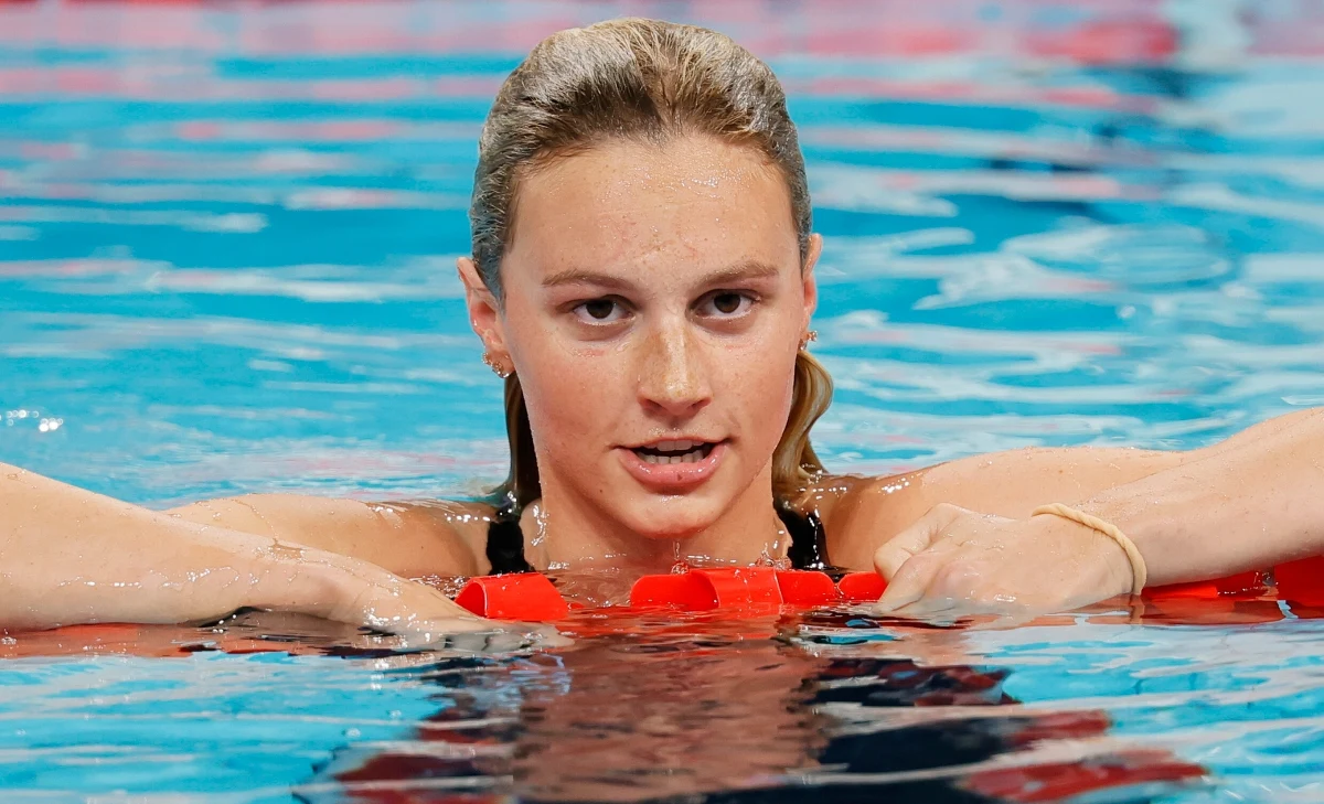 Rekordzistka świata Summer McIntosh zdobyła złoty medal w pływackim wyścigu na 400 m stylem zmiennym. Niespełna 18-letnia Kanadyjka wyprzedziła drugą Amerykankę Katie Grimes aż o 5,69 s. Trzecia była Amerykanka Emma Weyant.