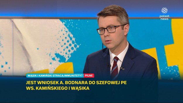 - Donald Tusk chce ostatnio udowodnić, że jest najbardziej leniwym posłem - stwierdził w "Graffiti" Piotr Müller. Europoseł porównał frekwencję obecnego premiera, który miał - według jego przekazu - uczestniczyć w 53 proc. głosowań, do zaangażowania byłego szefa rządu Mateusza Morawieckiego, który pojawił się na 89 proc. obrad. 


- Donald Tusk to leń patentowany. Ma pięć min. samochodem z kancelarii premiera, a jakby ruszył się osobiście to 10 min. spacerkiem - ocenił polityk PiS.


