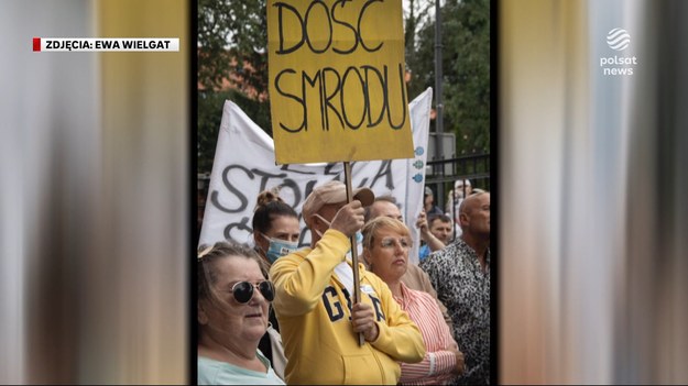 Kilkuset protestujących, siedem postulatów i problem, z którym od 2014 roku nikt sobie nie poradził. Mieszkańcy mają już dosyć i pojawili się na proteście, który przeszedł przez miasto. Gdyby problemu nie było, mieszkańcy nie stworzyliby mapy, która pokazuje gdzie fetor jest najgorszy. Nie powstałby prawie 3-minutowa specjalna piosenka. Nie byłoby też publicznej awantury z wójtem gminy - Tomaszem Osewskim. Materiał dla „Wydarzeń” przygotował Dominik Lorenc
