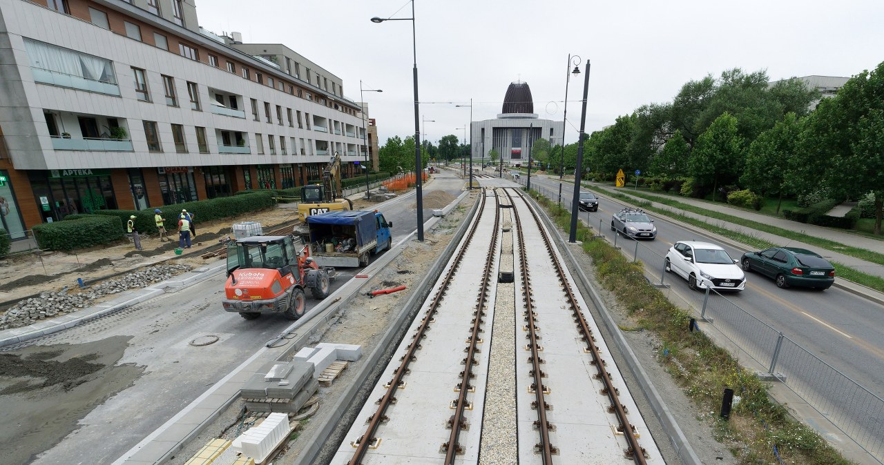 Wypadek na budowie kluczowej inwestycji w Warszawie. Jedna osoba w szpitalu