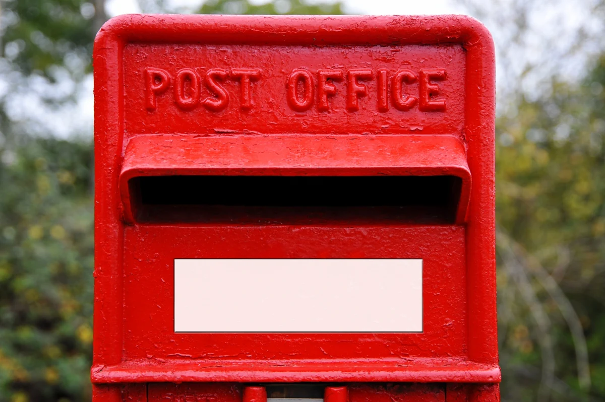 Brytyjski „Guardian” donosi o coraz częstszych przypadkach pogryzień listonoszów przez psy. Winna temu ma być m.in. pandemia Covid-19, która negatywnie wpłynęła na psychikę pupili. Niektórzy dostarczyciele poczty doznali poważnych, wymagających operacji, obrażeń.