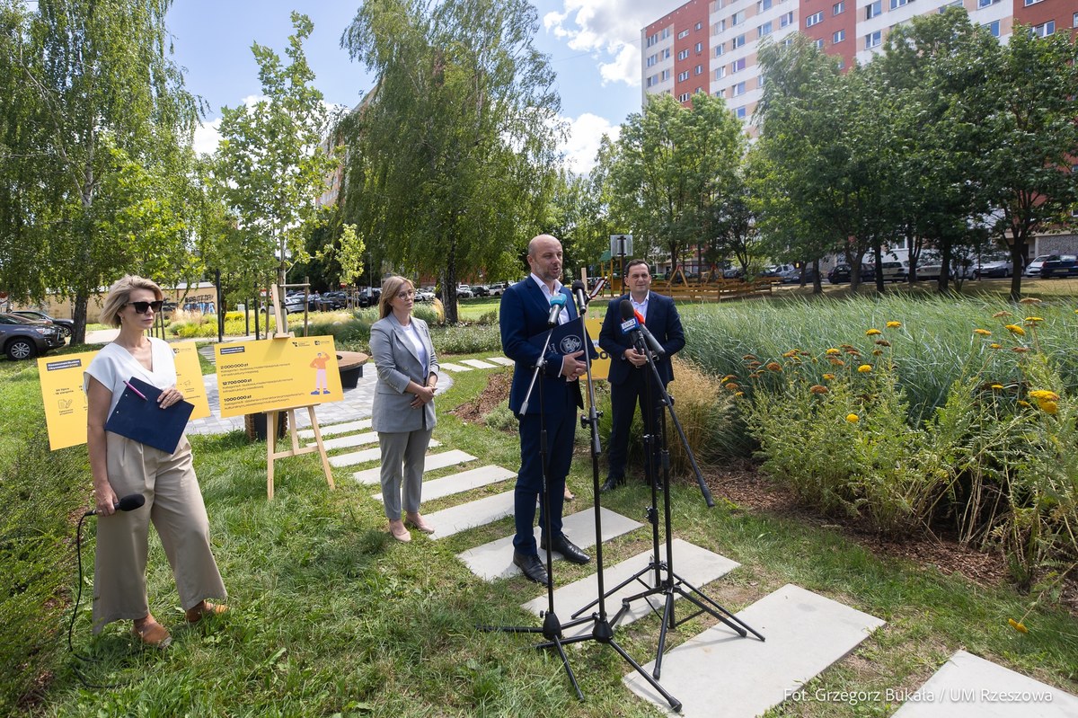 Mieszkańcy Rzeszowa od dziś mogą zgłaszać projekty do Rzeszowskiego Budżetu Obywatelskiego. W najnowszej jego edycji do podziału będzie blisko 16 mln zł. Nowością jest, że inwestycje będą realizowane na każdym z osiedli.
