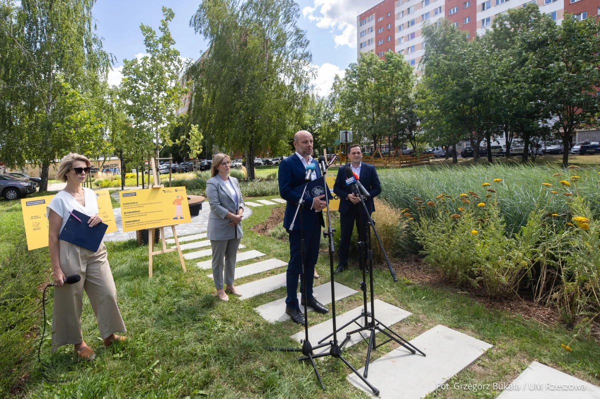 Mieszkańcy Rzeszowa od dziś mogą zgłaszać projekty do Rzeszowskiego Budżetu Obywatelskiego. W najnowszej jego edycji do podziału będzie blisko 16 mln zł. Nowością jest, że inwestycje będą realizowane na każdym z osiedli.
