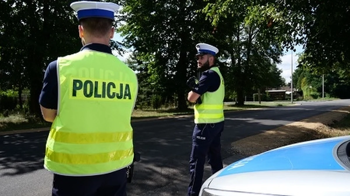 11- letnią córkę wiózł samochodem pijany 41-latek. Mężczyzna nie miał uprawnień. Nieodpowiedzialnego kierowcę zatrzymali policjanci z Radomska.