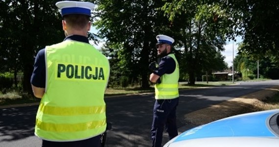 11- letnią córkę wiózł samochodem pijany 41-latek. Mężczyzna nie miał uprawnień. Nieodpowiedzialnego kierowcę zatrzymali policjanci z Radomska.