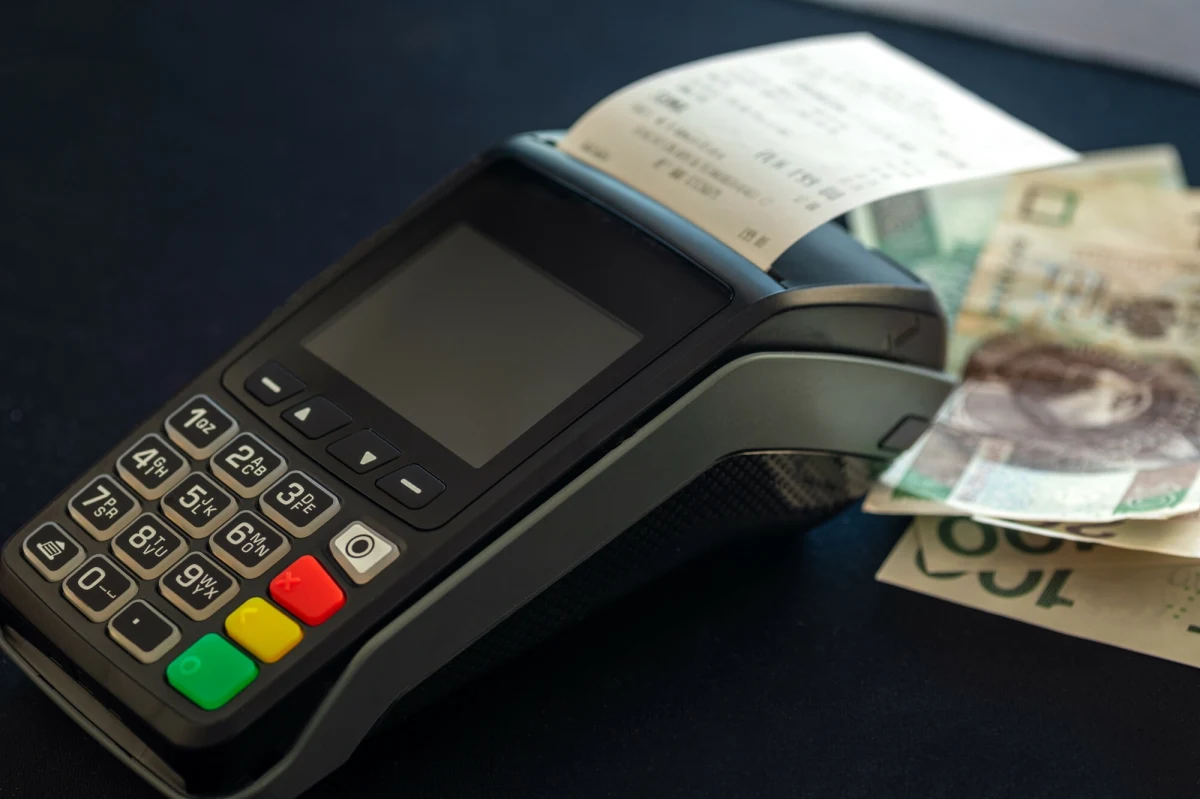 W środę Główny Urząd Statystyczny podał najnowsze dane dotyczące inflacji w Polsce. Ceny towarów i usług konsumpcyjnych w lipcu wzrosły (rok do roku) o 4,2 proc., a w porównaniu z poprzednim miesiącem o 1,4 proc. - wyliczył GUS. To najwyższe dane od stycznia 2023 roku.  