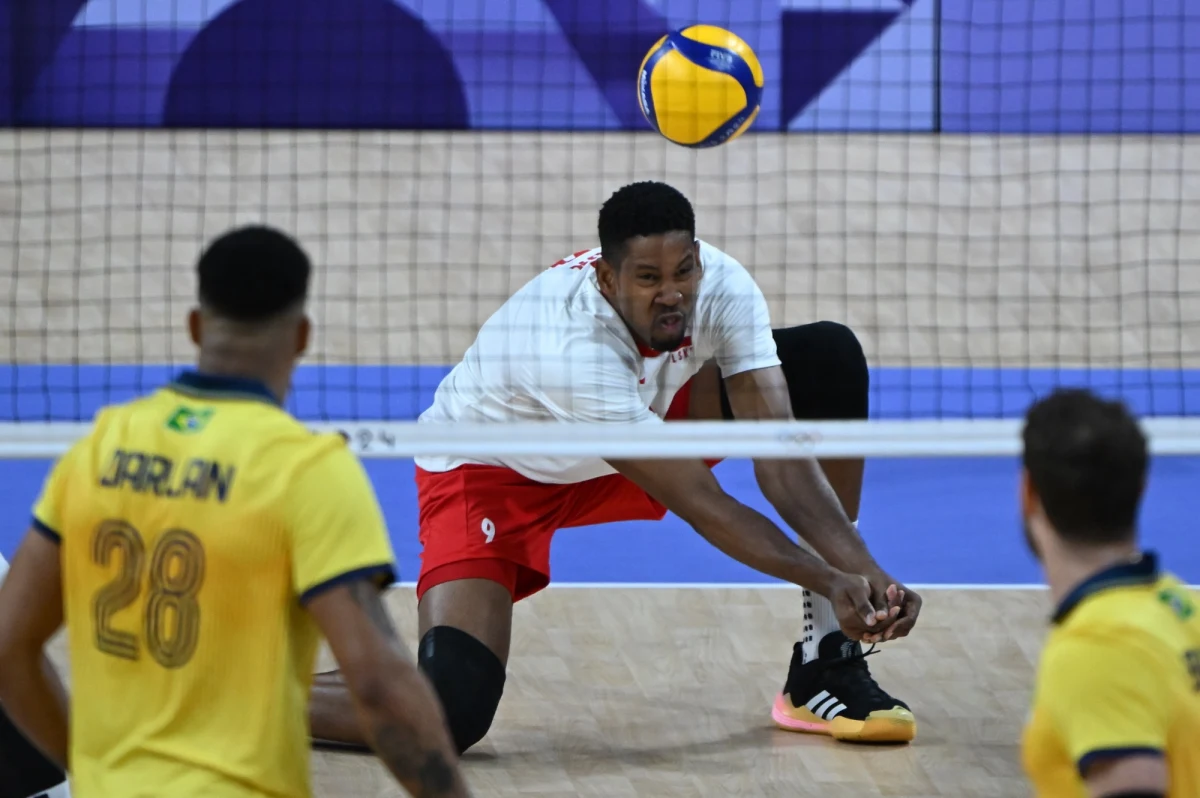 Co to był za mecz! Polscy siatkarze pokonali po niezwykle emocjonującym meczu Brazylię 3:2 (22:25, 25:19, 19:25, 25:23, 15:12) w swoim drugim meczu grupowym na igrzyskach olimpijskich w Paryżu. Tym samym Biało-Czerwoni zapewnili sobie awans do ćwierćfinału! W ostatnim spotkaniu grupy B drużyna Nikoli Grbica w sobotę zmierzy się z Włochami.