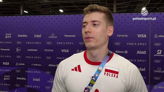 Reporter Polsatu Sport Marcin Lepa rozmawiał po meczu Polska - Brazylia 3:2 z Kamilem Semeniukiem. Polacy, dzięki tej wygranej, zapewnili sobie awans do ćwierćfinału turnieju olimpijskiego. W fazie grupowej czeka ich natomiast jeszcze ostatnie starcie - przeciwko Włochom. 

