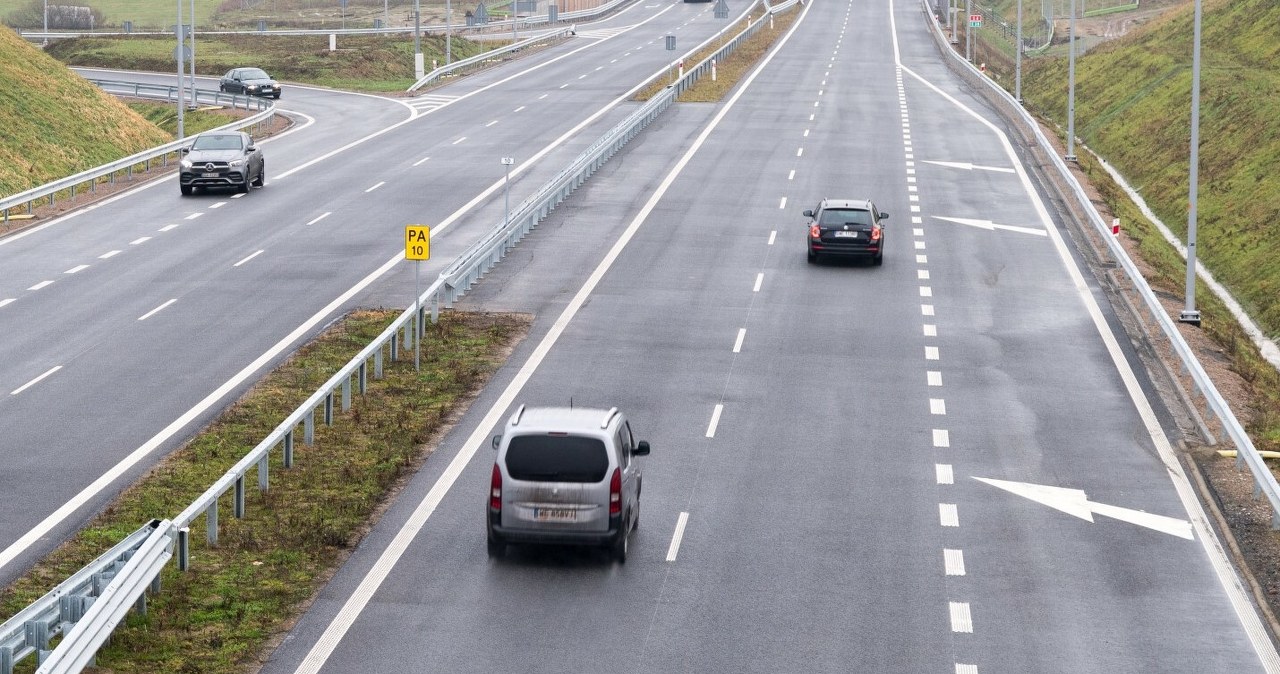 Eksperci namawiają kierowców do łamania przepisów. Chodzi o bezpieczeństwo
