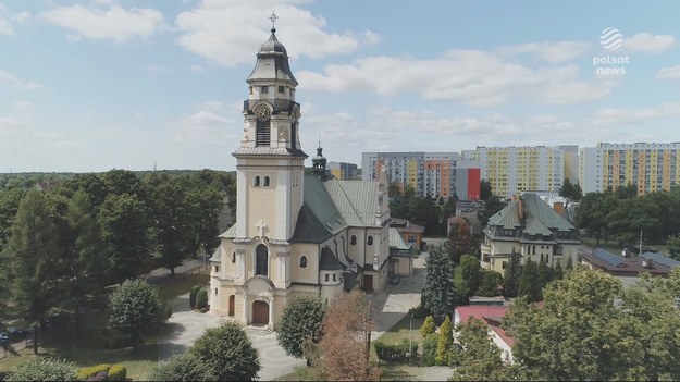 Komu bije dzwon? Już nie parafianom z parafii Bożego Ciała w Bytomiu. Po blisko stu latach kościelne dzwony zamilkły, bo zdaniem dwóch mieszkańców biły zbyt głośno. Przyszli urzędnicy, zmierzyli poziom hałasu i uznali, że ten przekracza normy. Pytanie, czy teraz wszyscy cieszą się z ciszy? Materiał dla "Wydarzeń" przygotował Bartosz Mokrzycki.