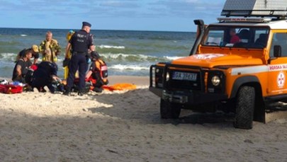 Paralotniarz spadł na plażę niedaleko Ustki. Lądował śmigłowiec LPR 