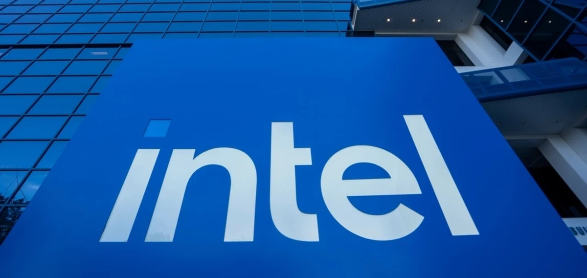 Intel, jeden z największych producentów półprzewodników na świecie planuje zainwestować 4,6 mld dol. w budowę nowej fabryki w gminie Miękinia (woj. dolnośląskie). W czwartek przekazano plac budowy firmie, która ma przygotować teren pod inwestycję.