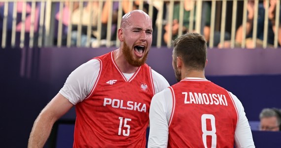 Polscy koszykarze 3x3 pokonali na igrzyskach olimpijskich reprezentację Chin 22:17. Czwartkowe zwycięstwo jest drugim na turnieju w Paryżu i daje nam szansę na udział w play-offach.