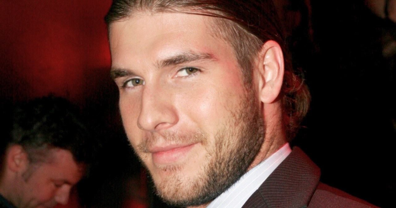 "Polski hydraulik" nie do poznania. Piotr Adamski jest modelem plus size