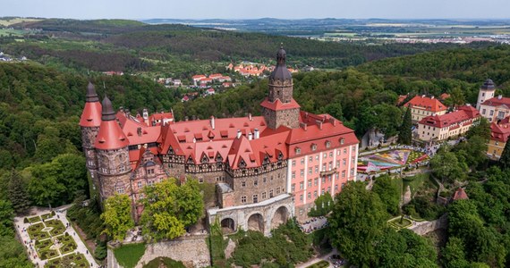 Wystawy, wykłady poświęcone zaginionym dziełom sztuki czy historii księżnej Daisy oraz nocne zwiedzanie - to tylko niektóre z atrakcji rozpoczynającego się w sobotę w Zamku Książ w Wałbrzychu (Dolnośląskie) Letniego Festiwalu Tajemnic. Wydarzenie potrwa do niedzieli.
