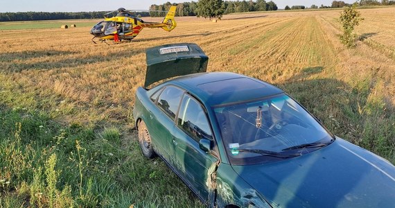 Ponad 1,5 promila alkoholu miał w organizmie 29-latek, który w pobliżu Wojcieszkowa na Lubelszczyźnie uderzył w cztery jadące samochody, a później próbował uciec. Mężczyzna złamał cztery sądowe zakazy prowadzenia. W wypadku poszkodowana została 32-latka, która śmigłowcem LPR została przetransportowana do specjalistycznego szpitala. 