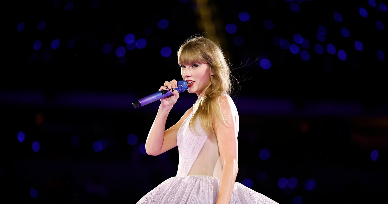 Taylor Swift po raz pierwszy zawitała do Polski, mając w planach aż trzy koncerty na Stadionie PGE Narodowym. Tłumy fanów z każdego zakątka Polski, a nawet świata, ściągnęły do stolicy, aby zobaczyć spektakularne show z "The Eras Tour". Furorę zrobiła grupa emerytek z USA, które przyjechały do Polski specjalnie na koncert.