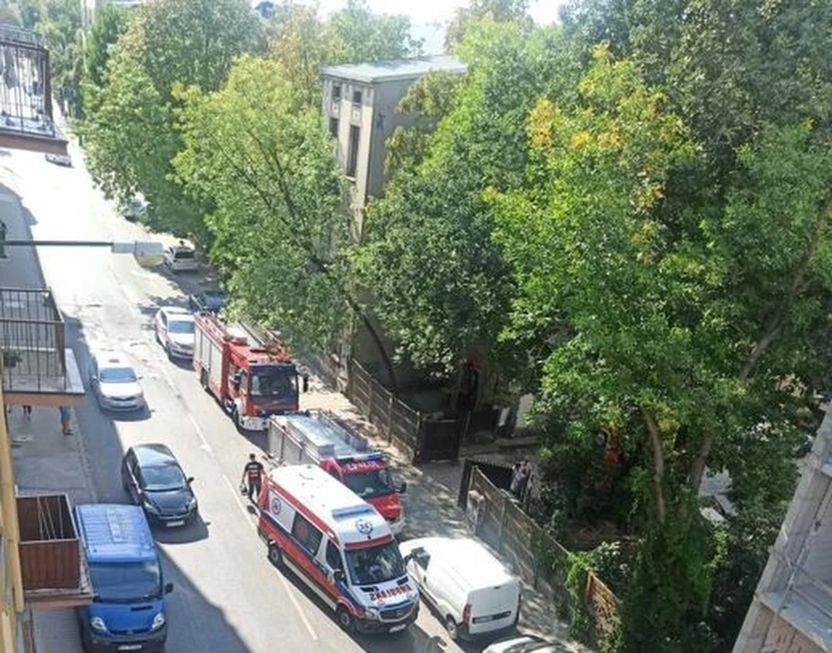 43-latek, który najechał samochodem na bawiącą się na jednym z łódzkich podwórek 8-latkę odpowie za spowodowanie wypadku ze skutkiem śmiertelnym. Dziewczynka zmarła. Mężczyzna był trzeźwy, ale nie miał uprawnień do kierowania - ustaliła prokuratura.