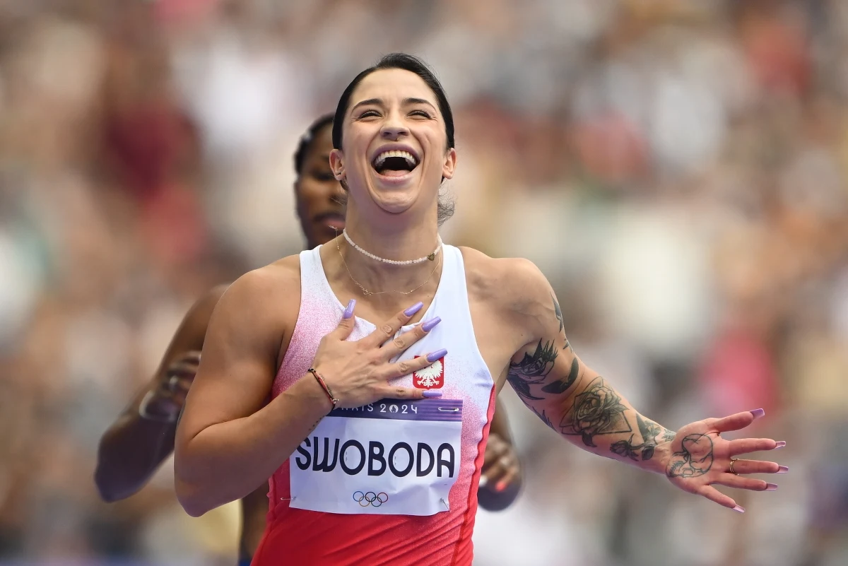 Ewa Swoboda z ósmym czasem (10,99) awansowała do sobotniego półfinału 100 m igrzysk olimpijskich w Paryżu. Z rywalizacji odpadła Magdalena Stefanowicz. Najszybciej w kwalifikacjach pobiegła Iworyjka Marie-Josee Ta Lou-Smith - 10,87.