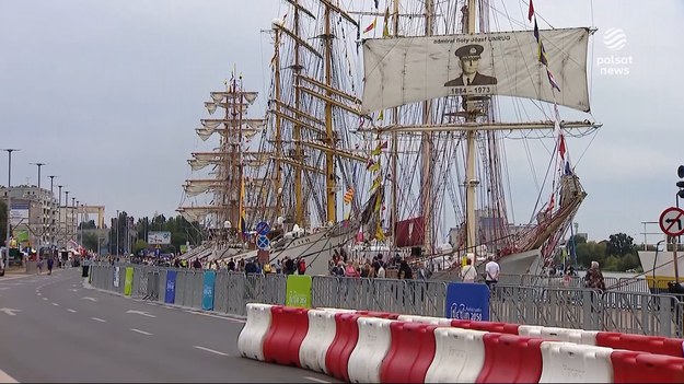 Największe, najpiękniejsze a przede wszystkim - na wyciągnięcie ręki. Do Szczecina zawinęło 65 żaglowców i ponad półtora tysiąca żeglarzy z całego świata - wezmą udział w czwartej edycji regat "The Tall Ships Races". Spotkaniu z jednostkami pływającymi po morzach i oceanach towarzyszy mnóstwo atrakcji, a o szczegółach - w materiale dla "Wydarzeń" - Wojciech Gaweł.