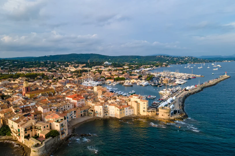 "Biały Lotos" tym razem w pałacu. Cena za nocleg powala