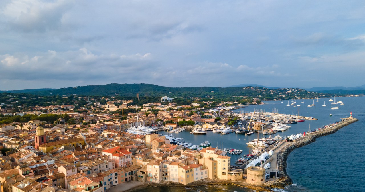 "Biały Lotos" tym razem w pałacu. Cena za nocleg powala