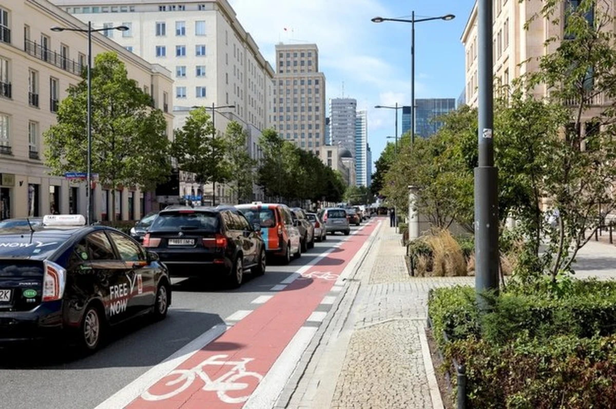 Bez mandatów kończy się pierwszy miesiąc obowiązywania w Warszawie Strefy Czystego Transportu. Strażnicy miejscy udzielali jedynie pouczeń - dowiedział się reporter RMF FM Michał Radkowski. 
