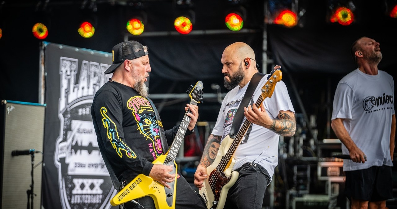 Za nami drugi dzień jubileuszowego - trzydziestego - Pol'and'Rock Festival. Dowodzący Jurek Owsiak prawie nie ma już głosu, ale ani muzykom, ani publiczności energii nie brakuje. Co wydarzyło się w Czaplinku-Broczynie?